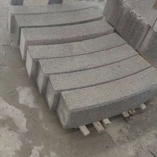 信阳芝麻白弧形路牙石