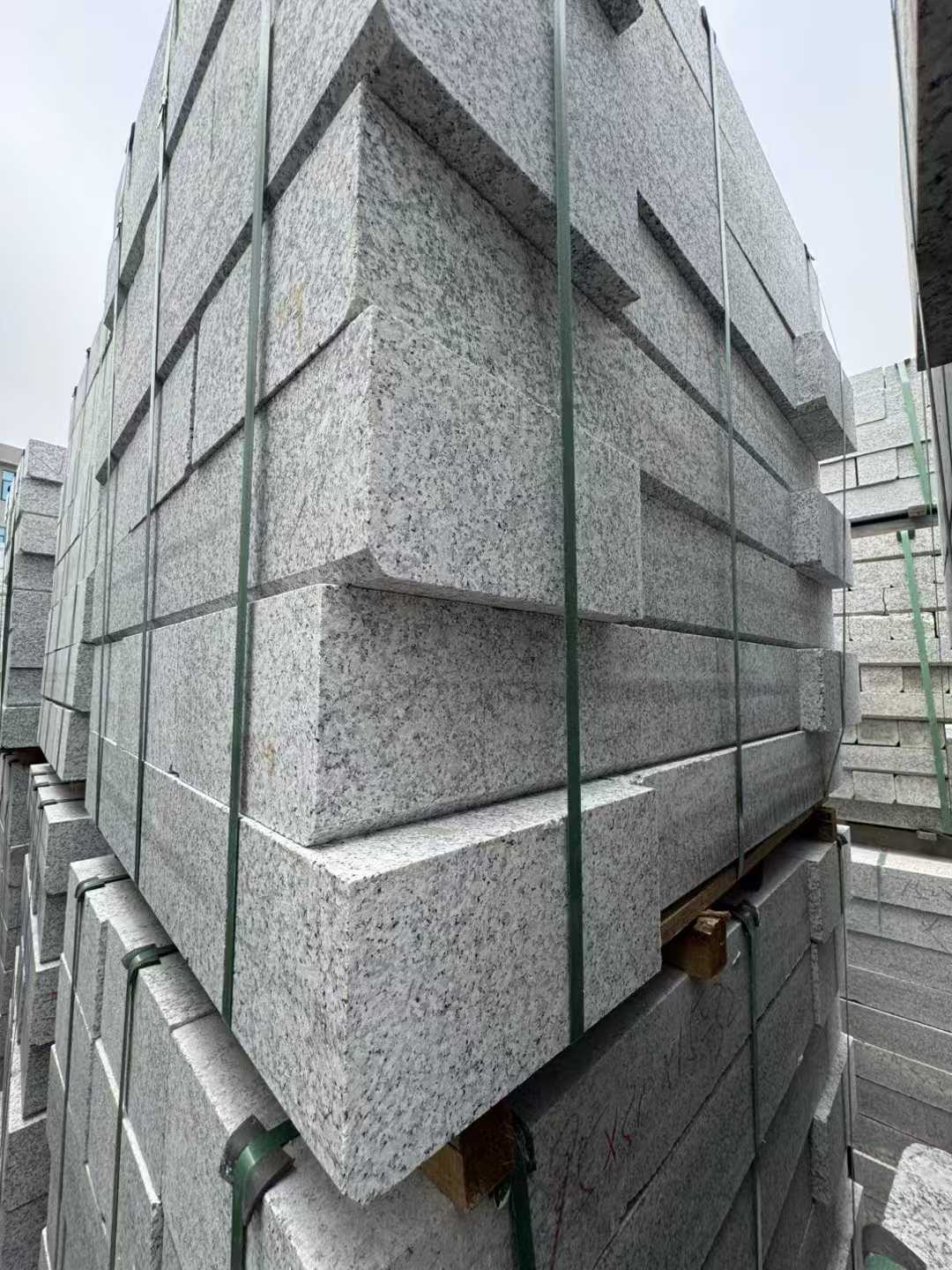 信阳芝麻白路牙石 马路牙子