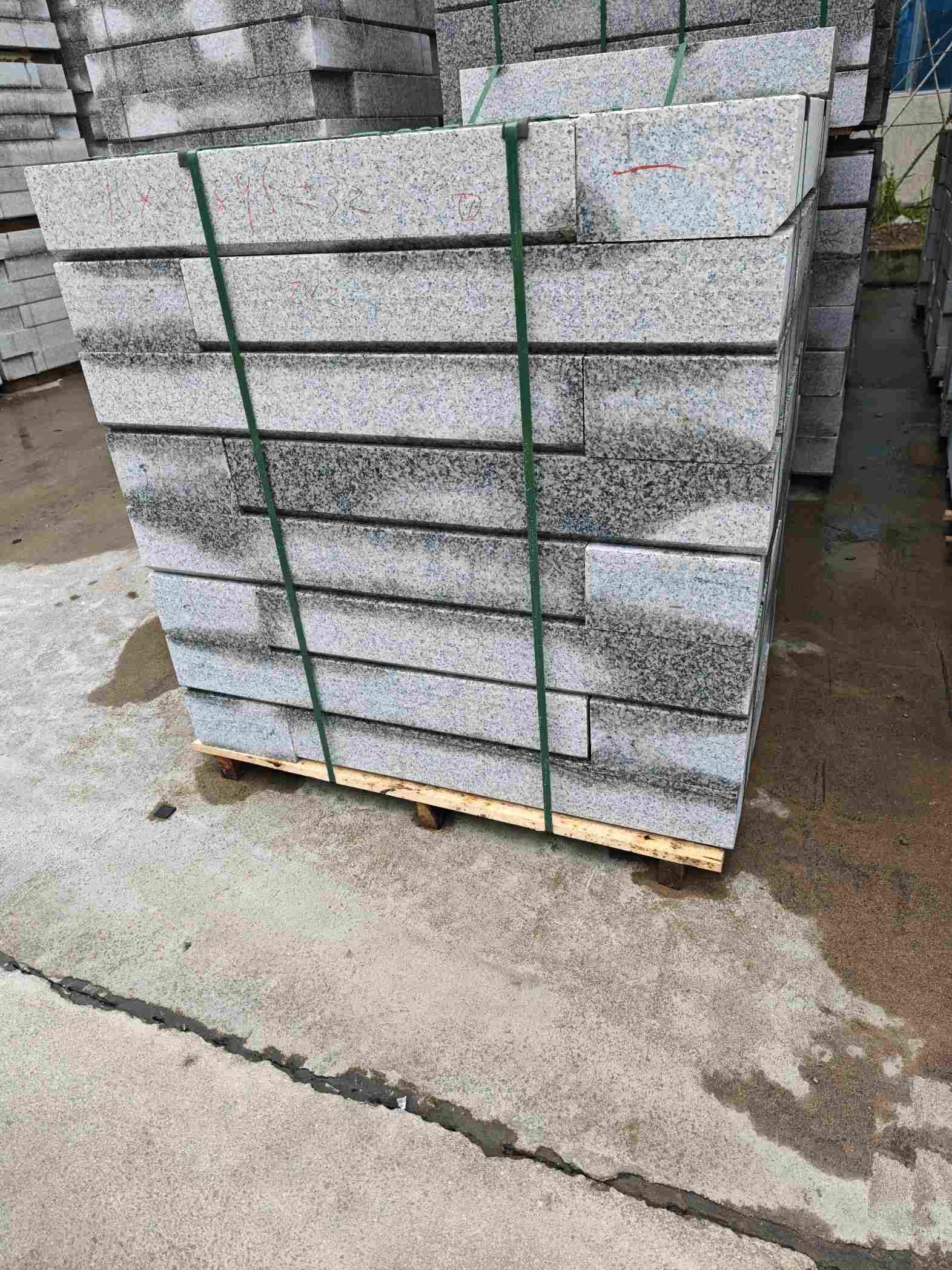 信阳芙蓉白路牙石，马路牙子